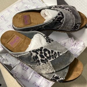 New in box! Blowfish Malibu slides